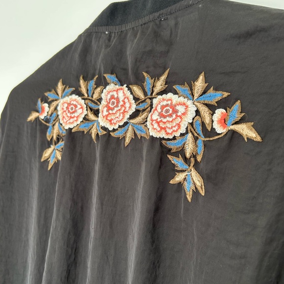 Zara Black silky top with embroidery, size M - Picture 3 of 6